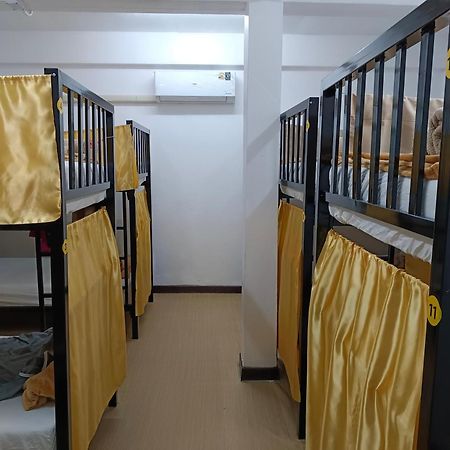 Silom Guesthouse Bangkok Extérieur photo