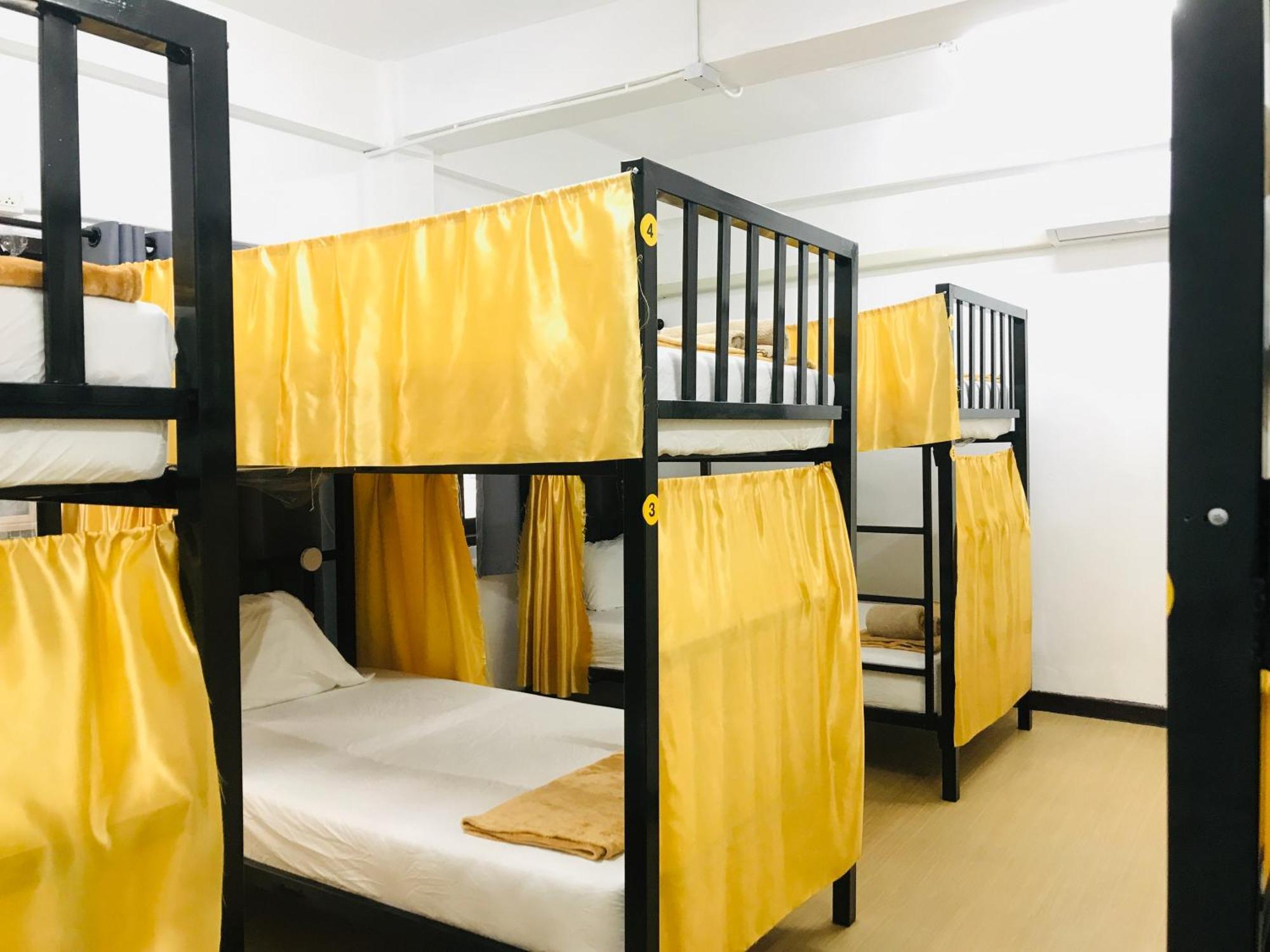 Silom Guesthouse Bangkok Extérieur photo